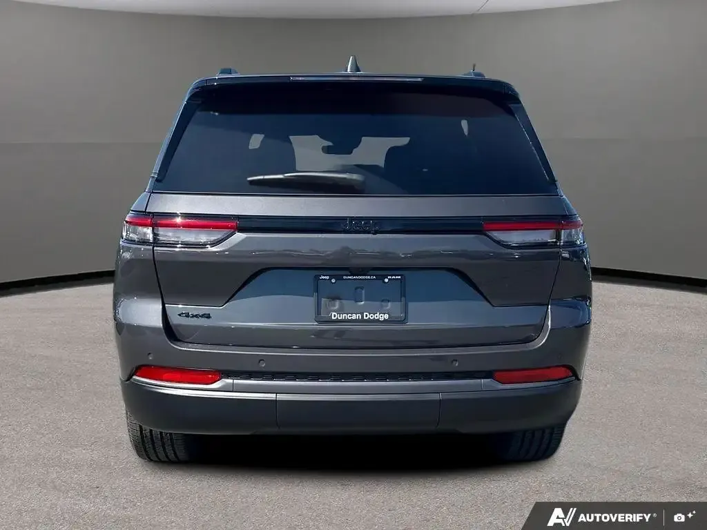 Jeep Grand Cherokee 2026 photo 5