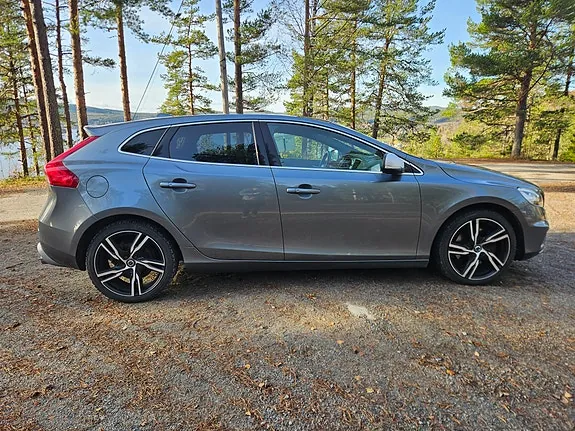 Volvo V40 2019 photo 2
