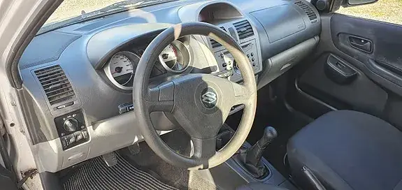 Suzuki Ignis 2005 photo 5