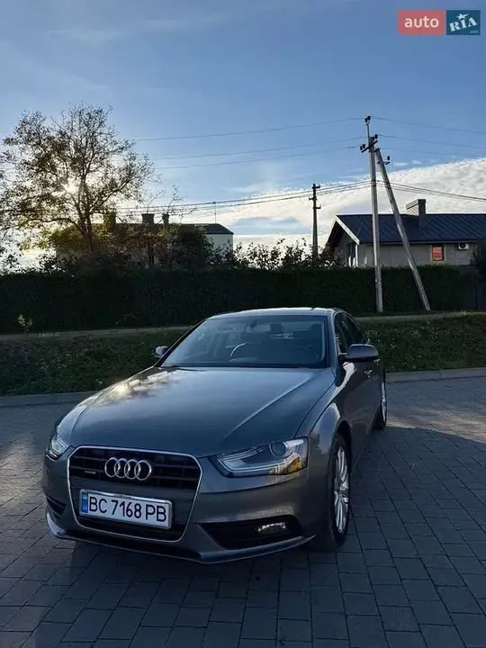 Audi A4 2012 photo 2