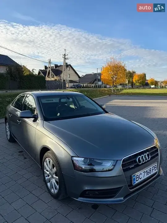 Audi A4 2012 photo 4