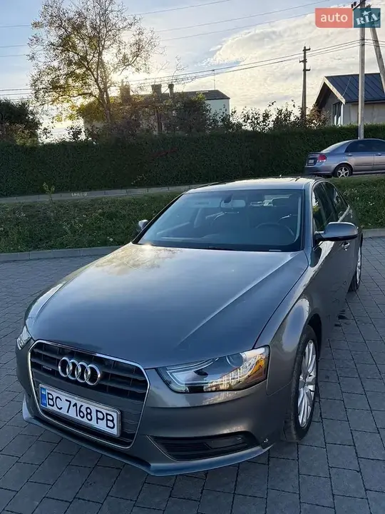 Audi A4 2012 photo 3