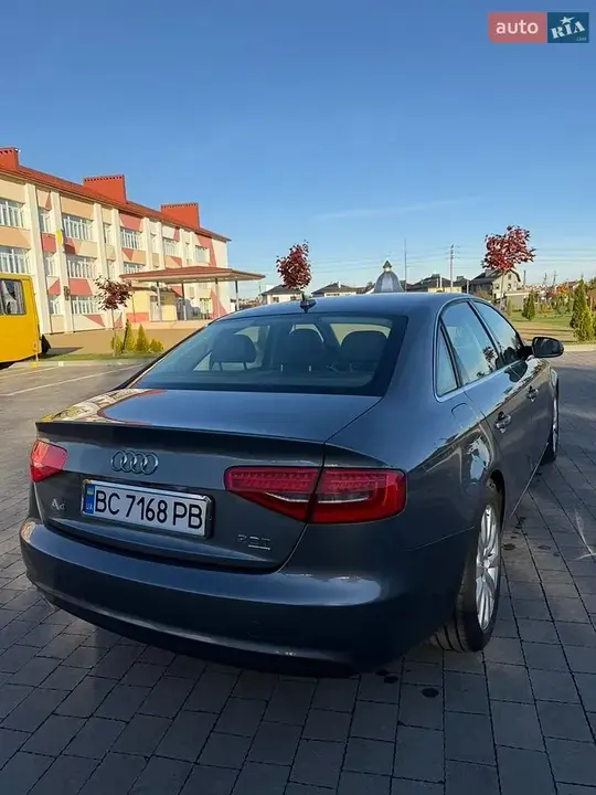 Audi A4 2012 photo 5