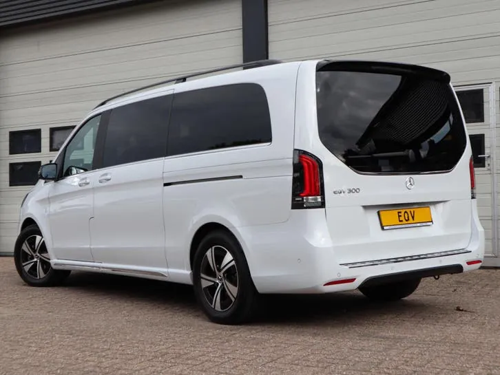 Mercedes-Benz Eqv 2025 photo 3
