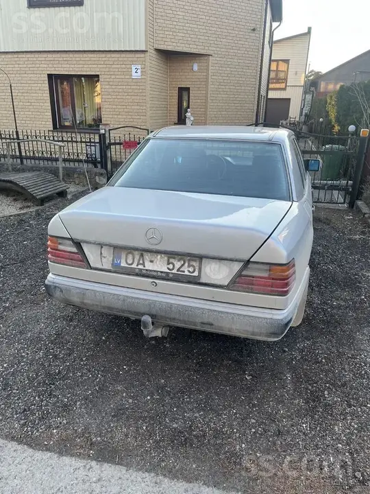 Mercedes-Benz W124 1991 photo 2