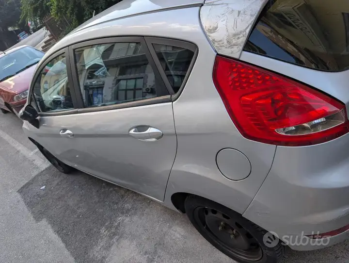 Ford Fiesta 2009 photo 2
