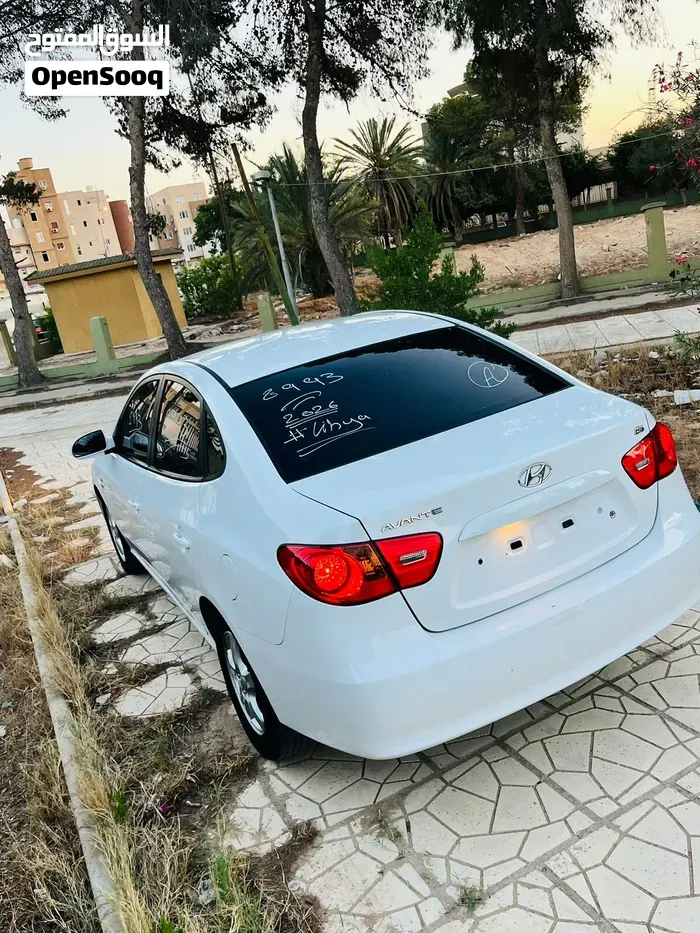Hyundai Avante 2010 photo 2