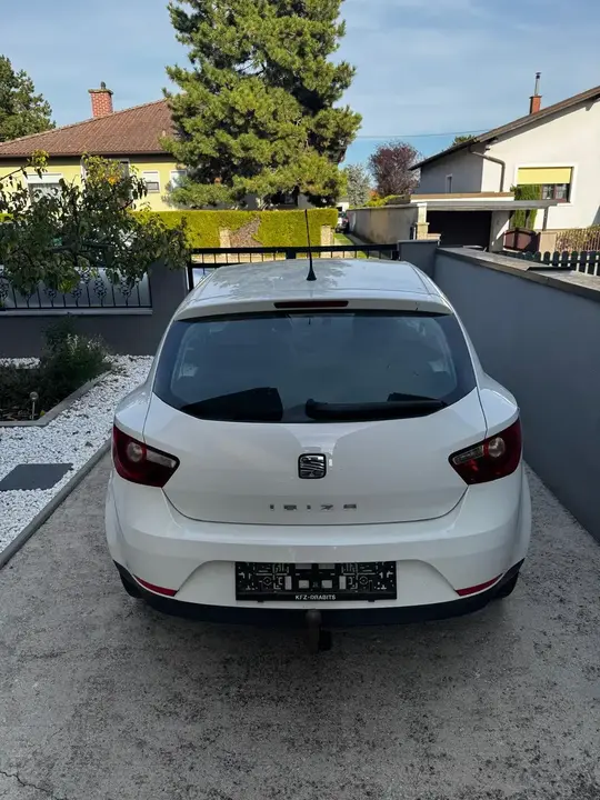 Seat Ibiza 2011 photo 3
