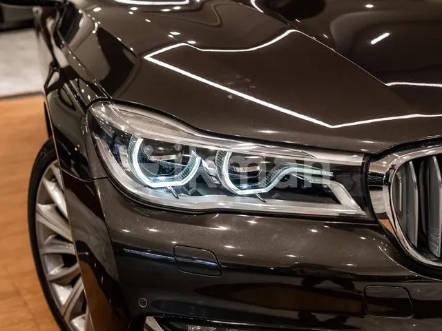 BMW 7 Series 2016 photo 2