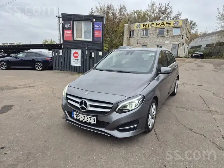 Mercedes-Benz B200