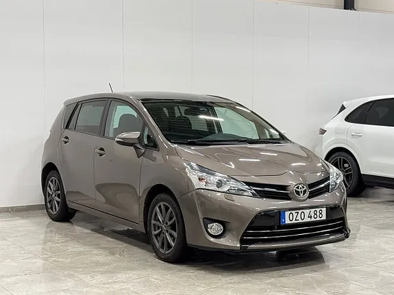 Toyota Verso 2016 photo 2