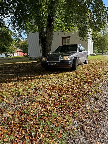 Mercedes-Benz E230