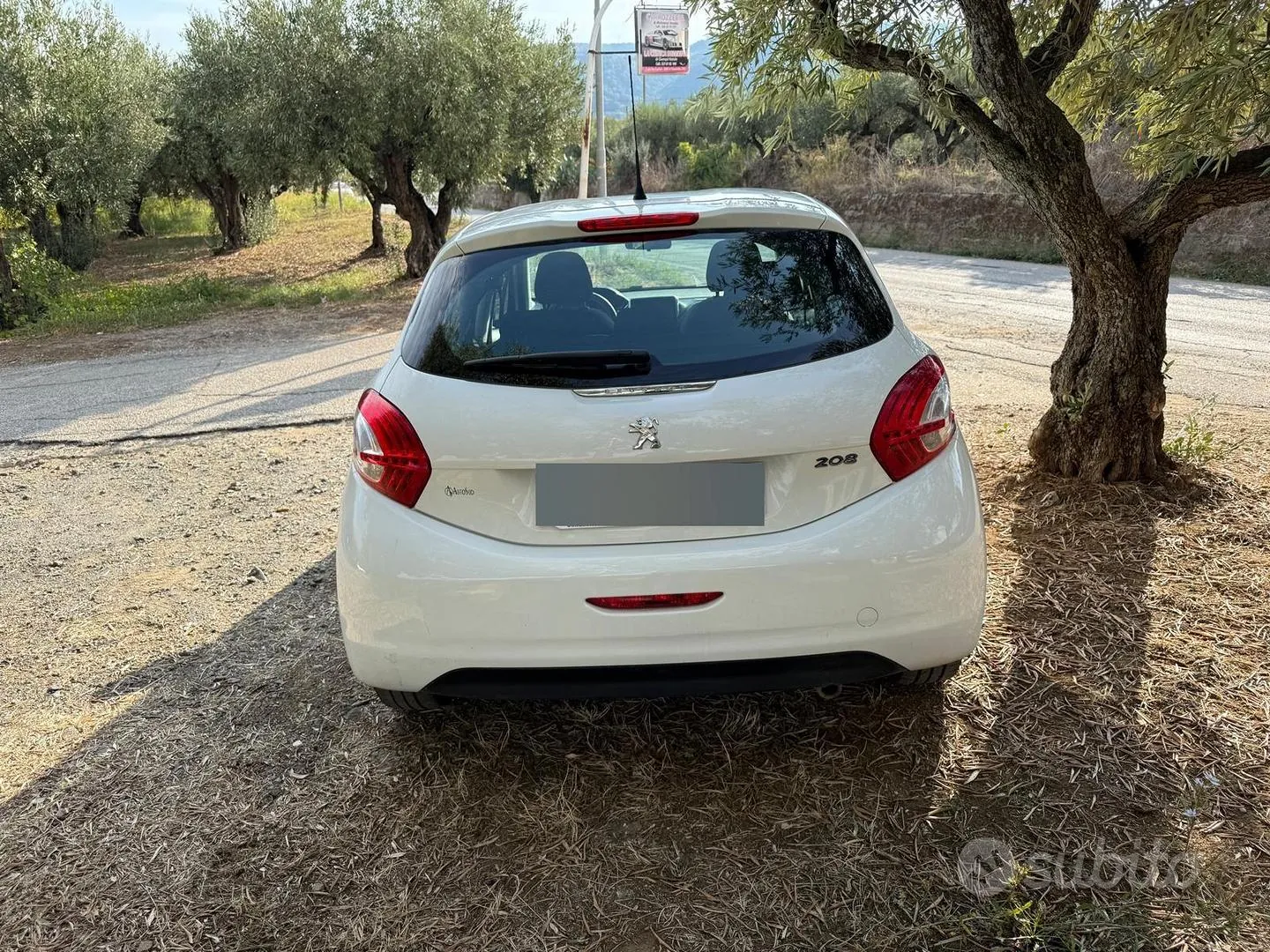 Peugeot 208 2015 photo 2