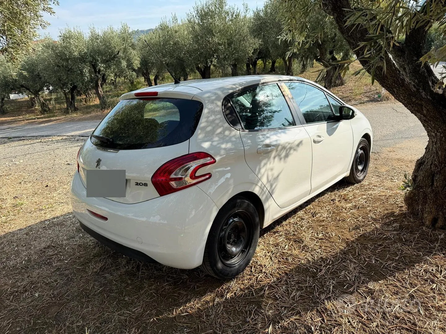Peugeot 208 2015 photo 3