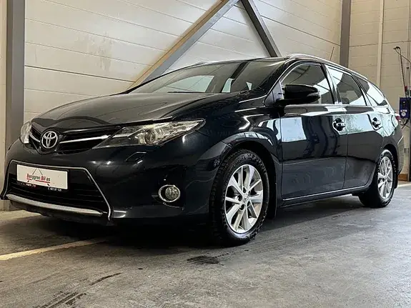 Toyota Auris 2013 photo 3