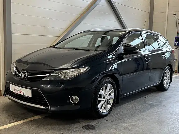 Toyota Auris 2013 photo 2