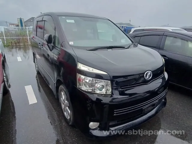 Toyota Voxy Zs