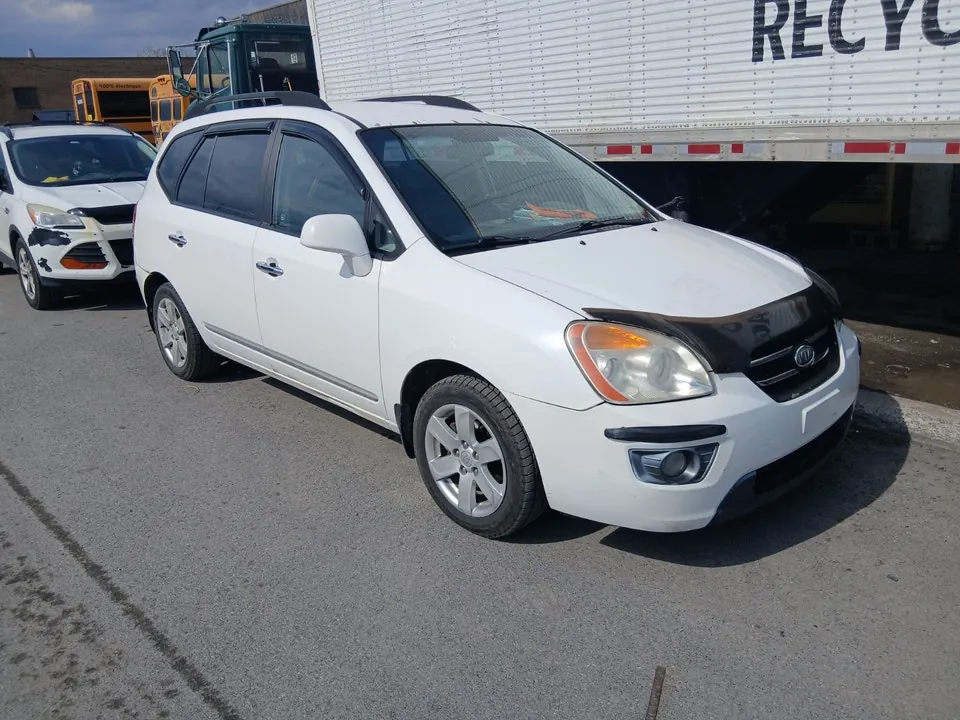 Kia Rondo 2010 photo 3