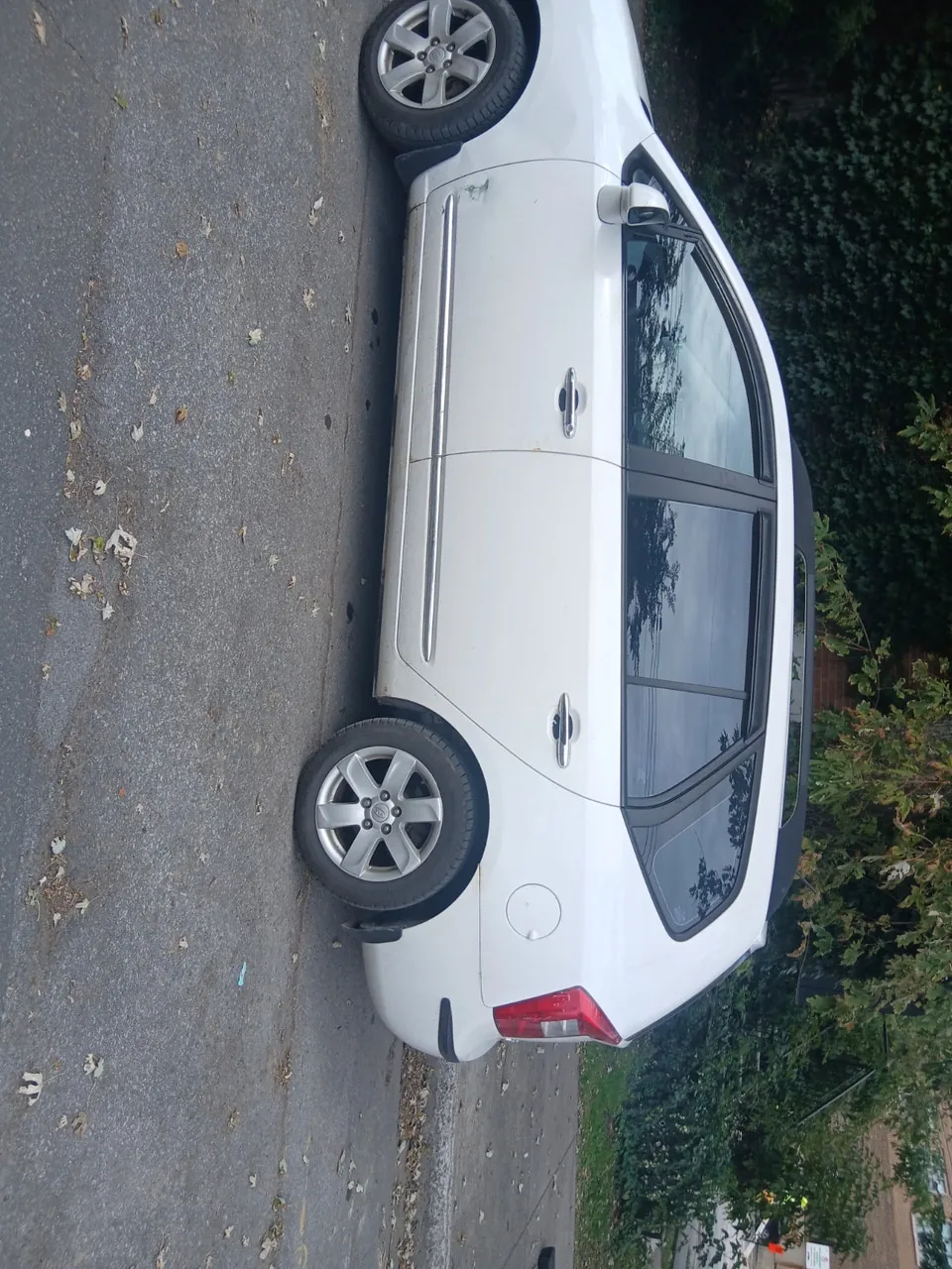 Kia Rondo 2010 photo 2