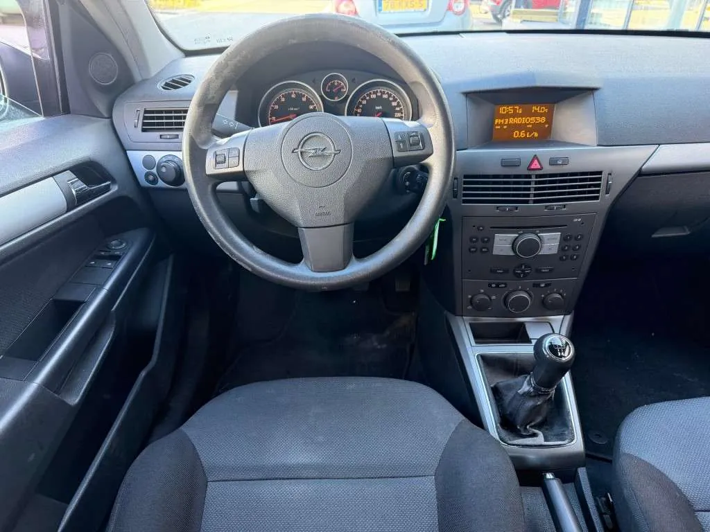 Opel Astra 2005 photo 2
