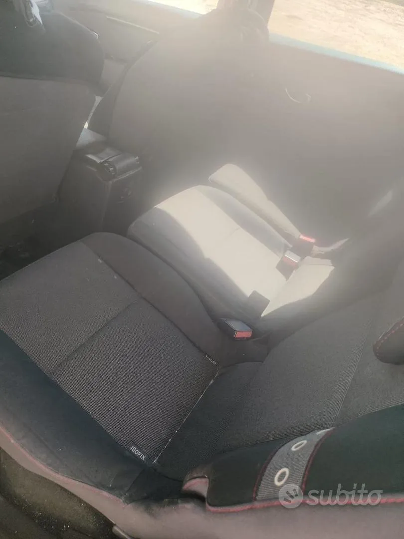 Renault Scenic 2012 photo 4