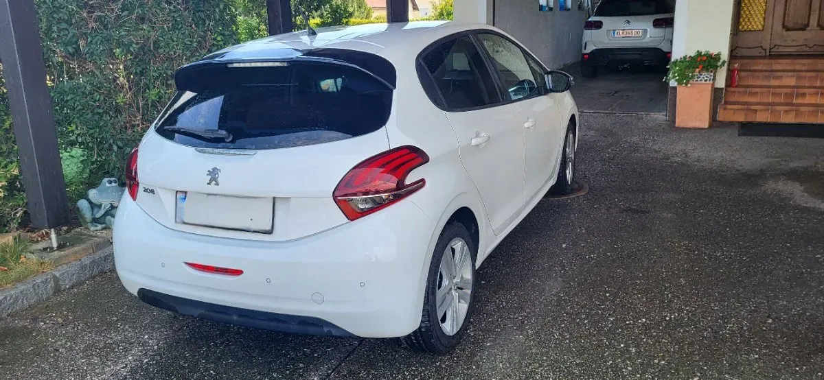 Peugeot 208 2018 photo 2