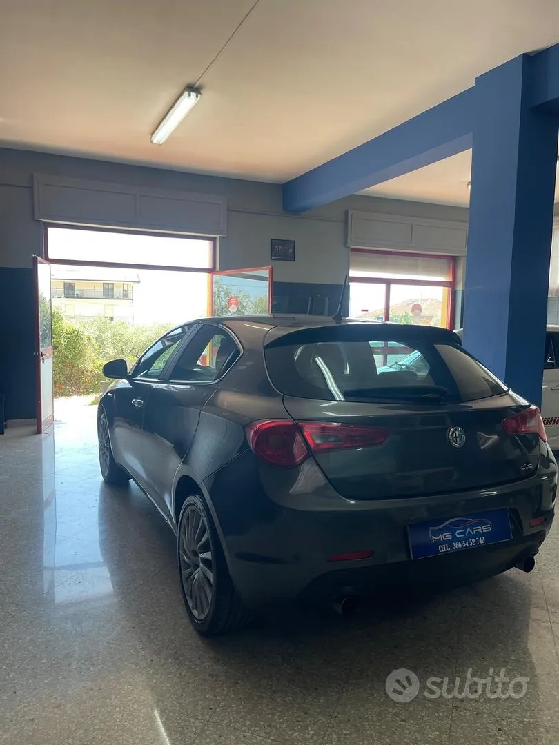 Alfa Romeo Giulietta 2013 photo 4