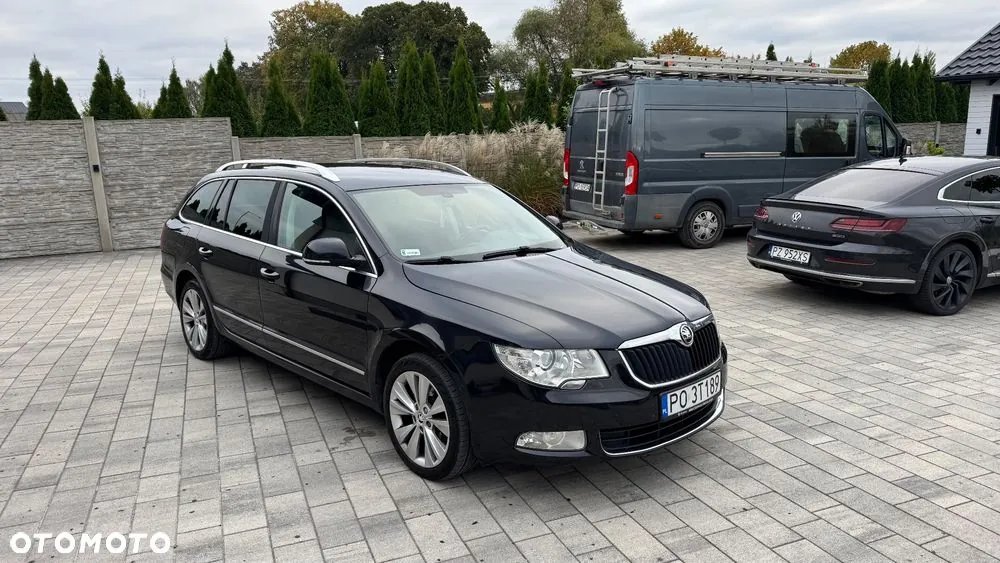 Skoda Superb 2011 photo 2