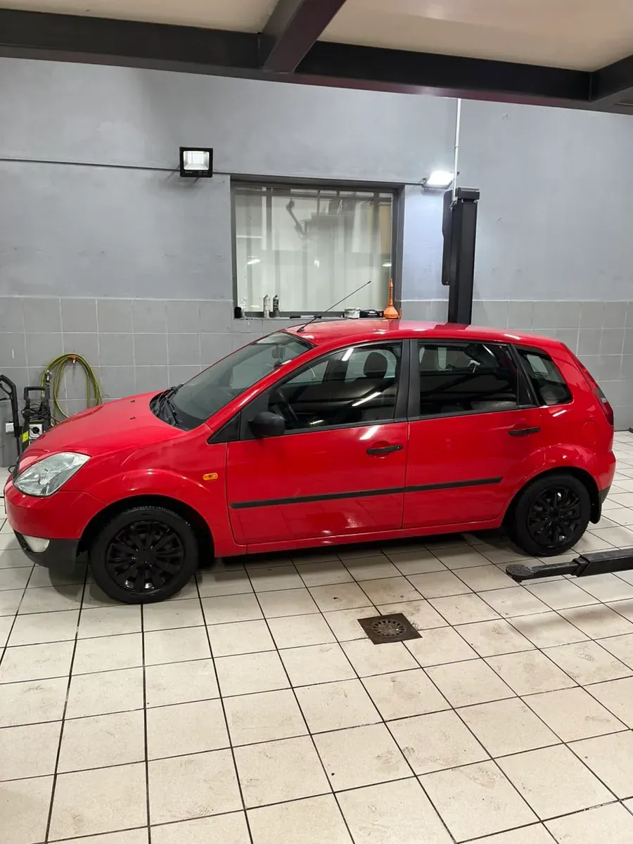 Ford Fiesta 2004 photo 3