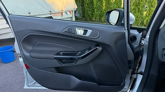 Ford Fiesta 2015 photo 5