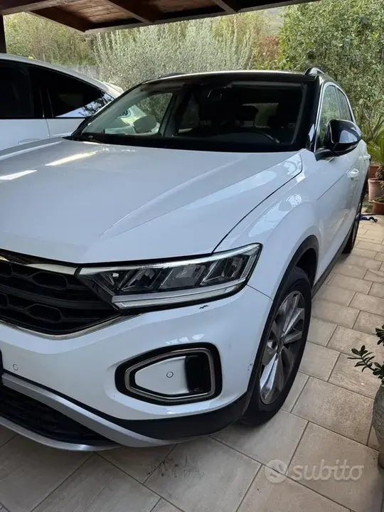 Volkswagen T-Roc 2024 photo 2