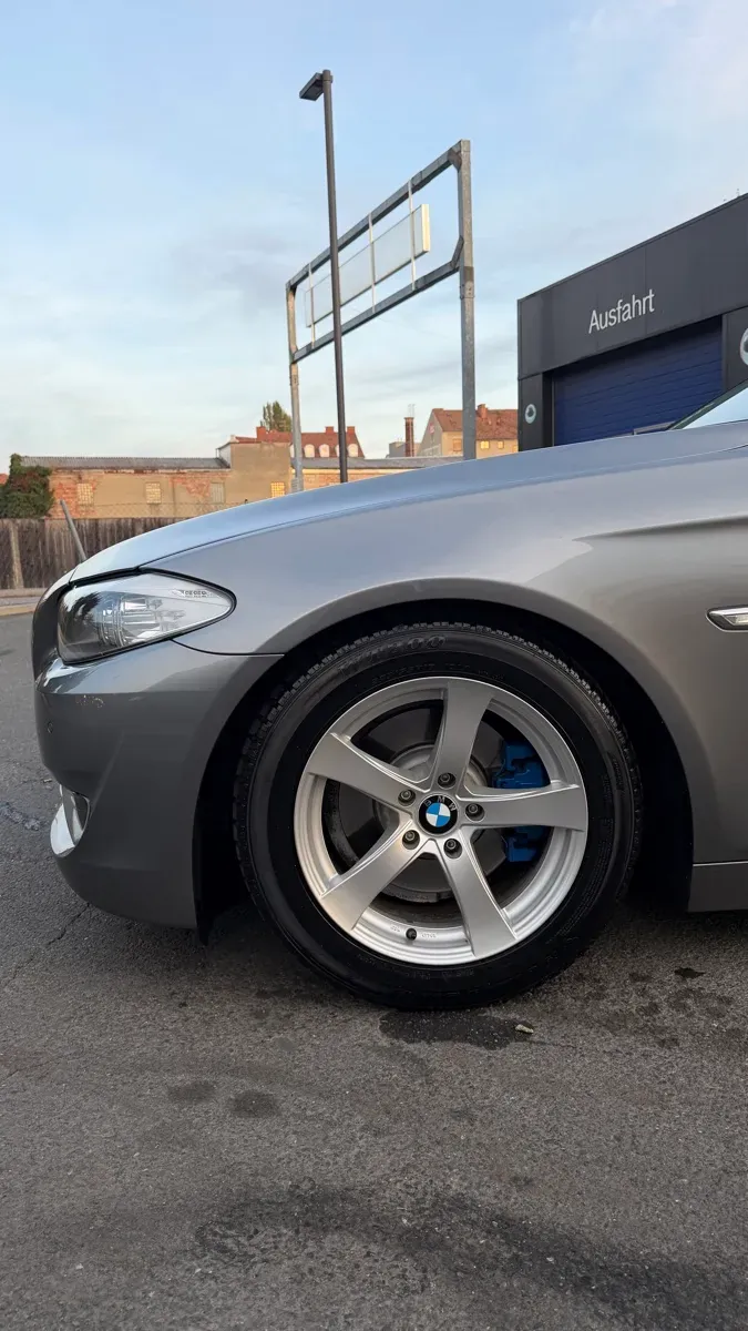 BMW 5 Series 2010 photo 3