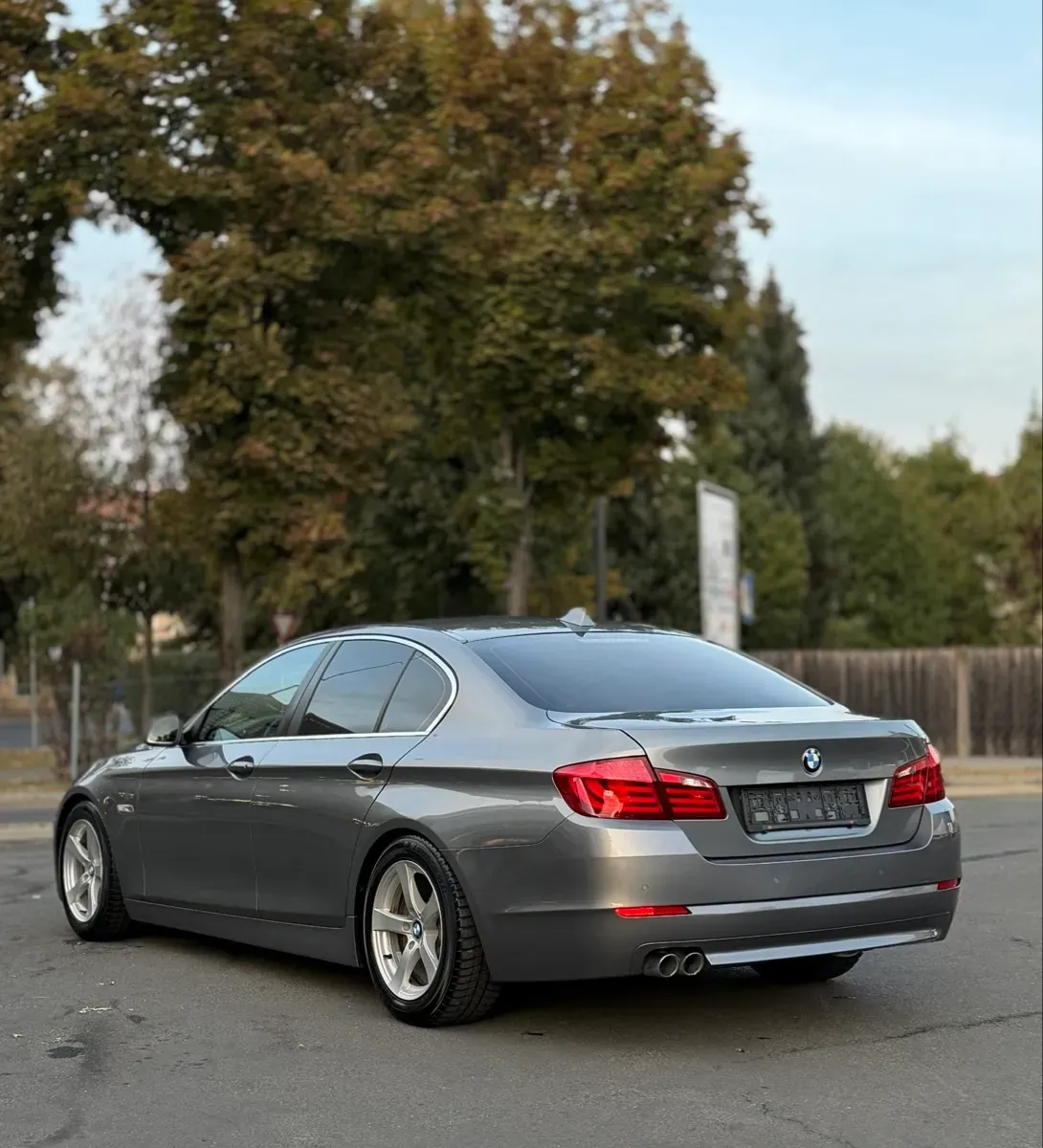 BMW 5 Series 2010 photo 2
