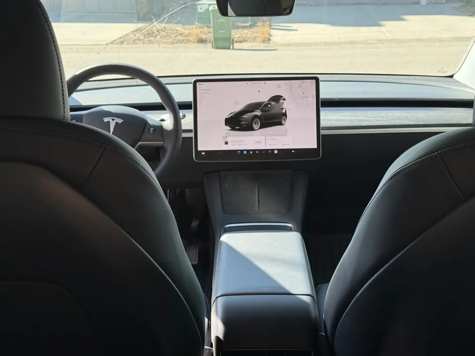 Tesla Model Y 2023 photo 3
