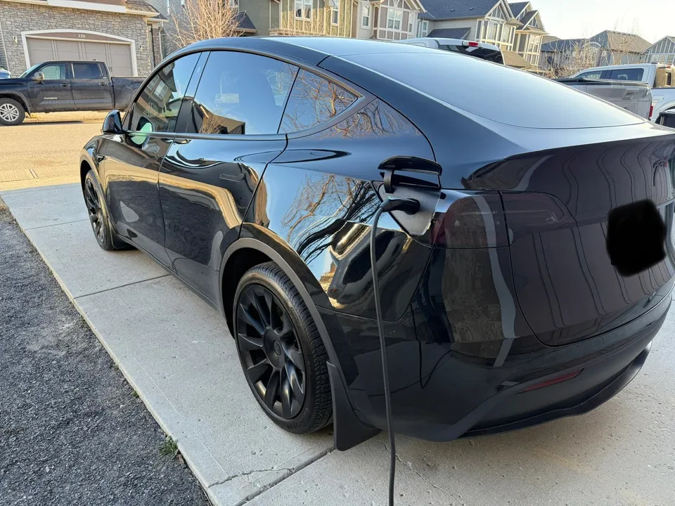 Tesla Model Y 2023 photo 2
