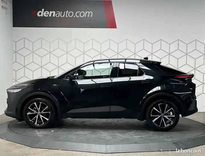 Toyota C-Hr 2025 photo 4
