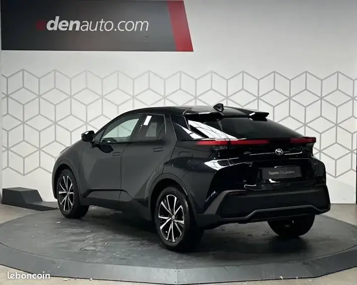 Toyota C-Hr 2025 photo 2
