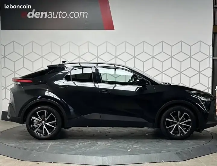 Toyota C-Hr 2025 photo 3