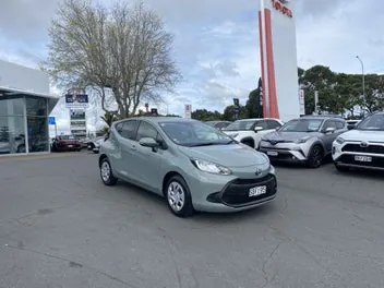 Toyota Aqua 2023 photo 2