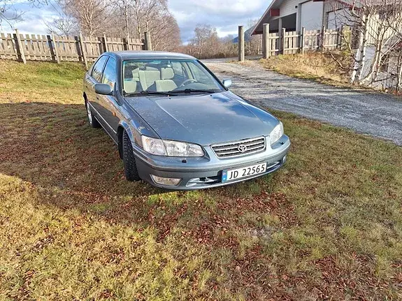Toyota Camry 2000 photo 2