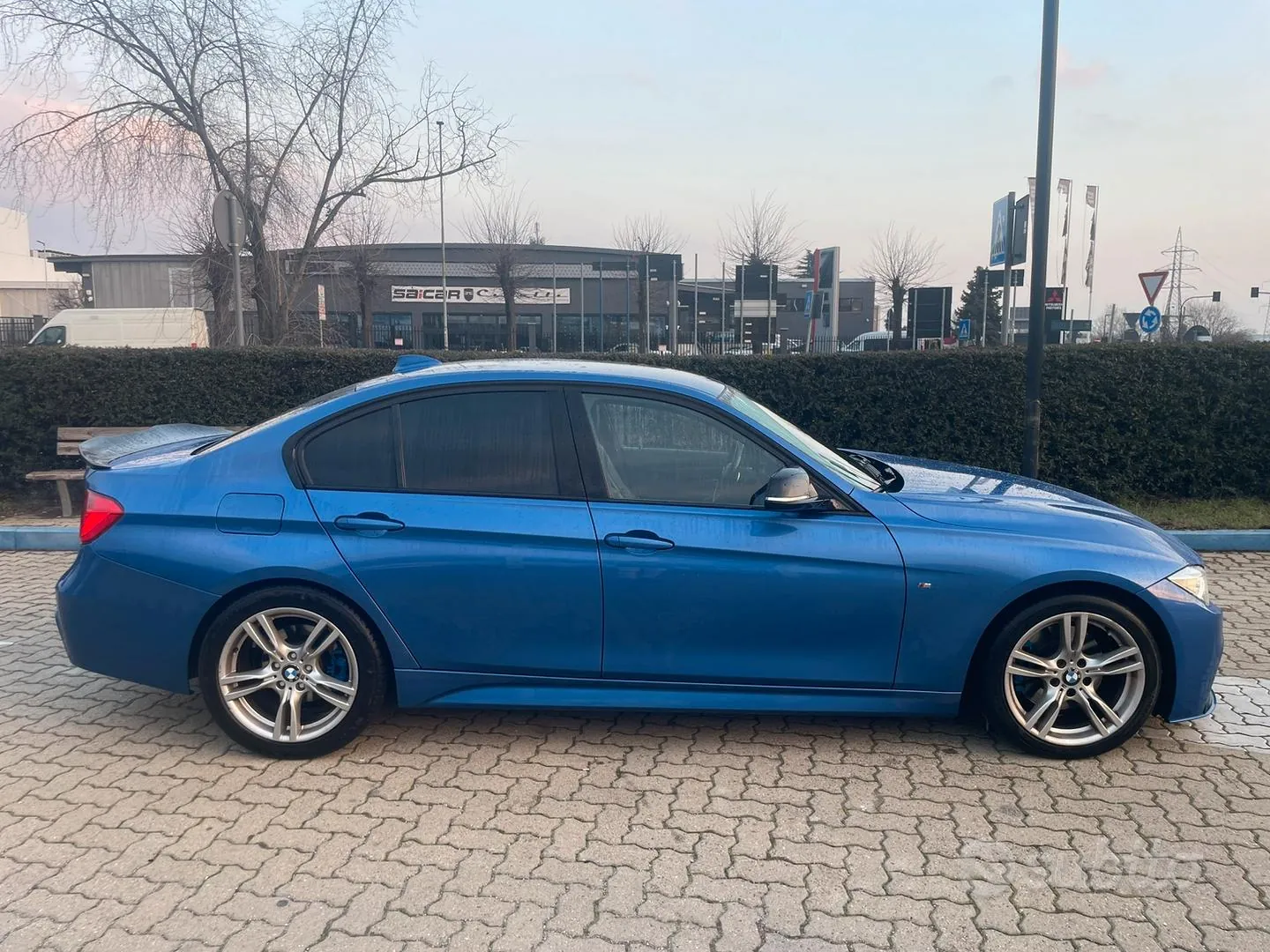 BMW 3 Series 2012 photo 2