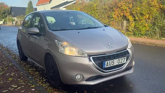 Peugeot 208 2013 photo 2