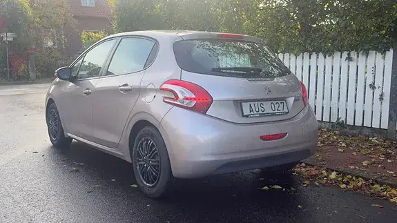 Peugeot 208 2013 photo 4