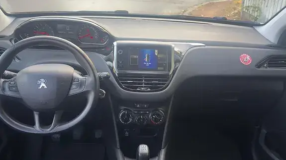 Peugeot 208 2013 photo 5