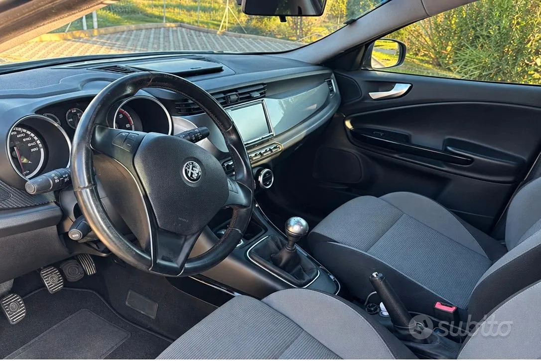 Alfa Romeo Giulietta 2012 photo 4