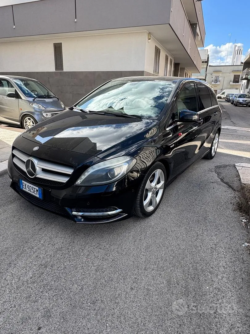 Mercedes-Benz B-Class 2011 photo 2