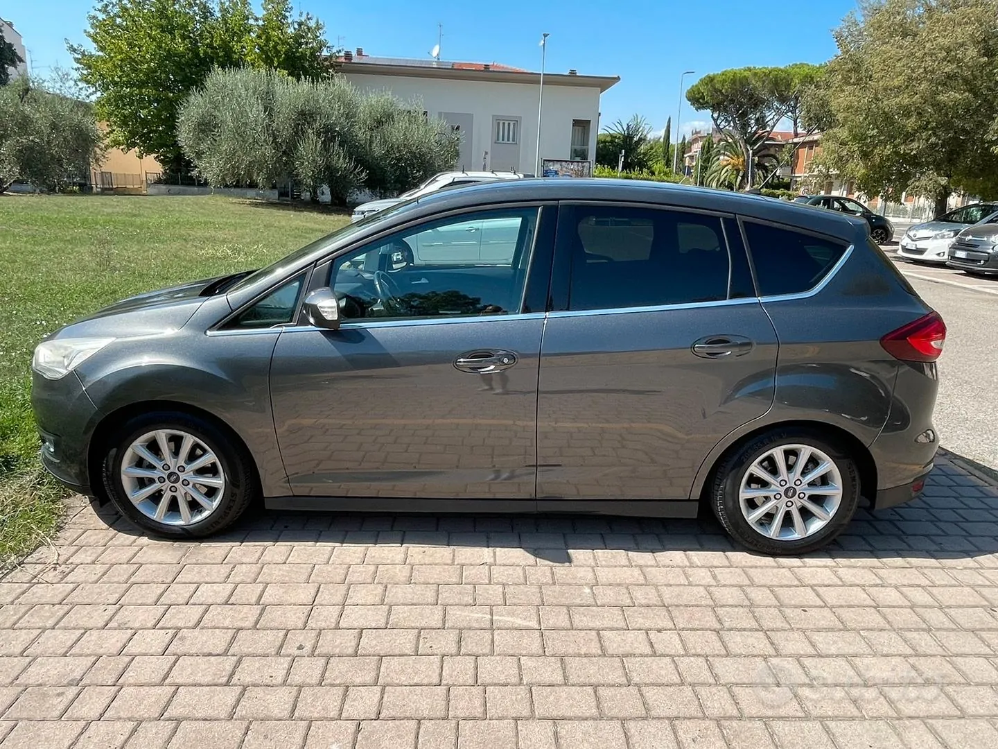 Ford C-Max 2016 photo 2