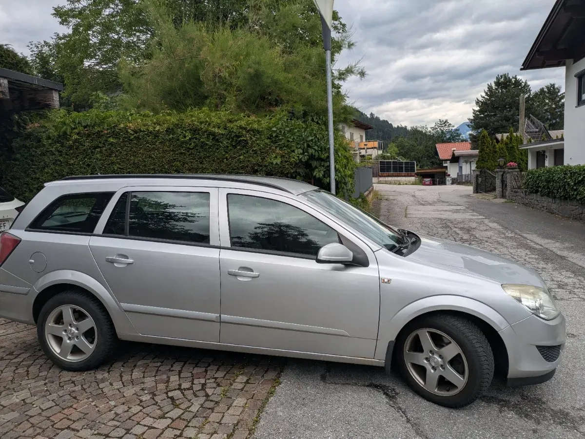 Opel Astra 2008 photo 2