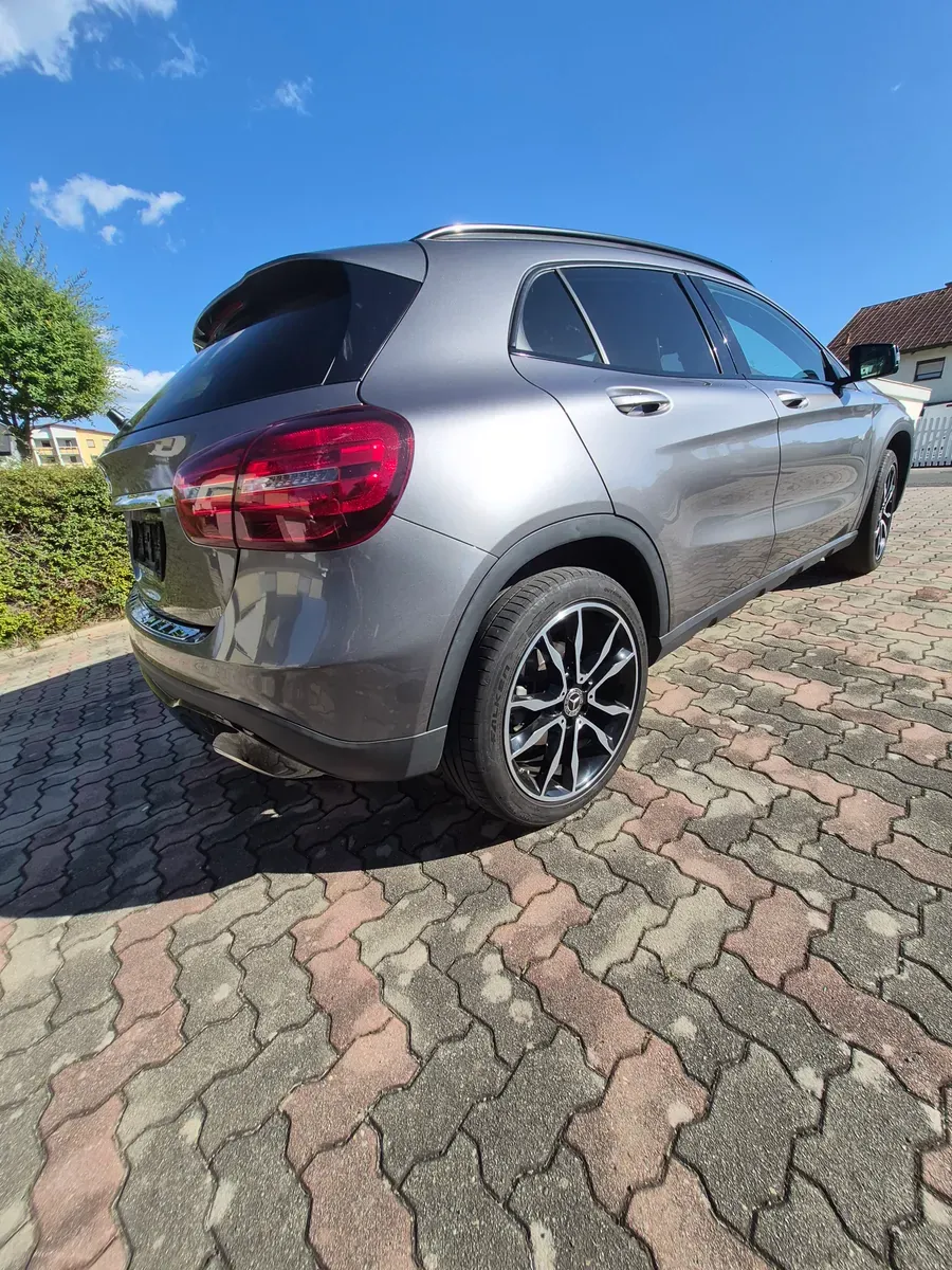 Mercedes-Benz Gla Class 2018 photo 2