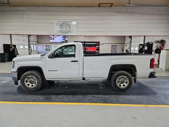 GMC Sierra 1500 2018 photo 2